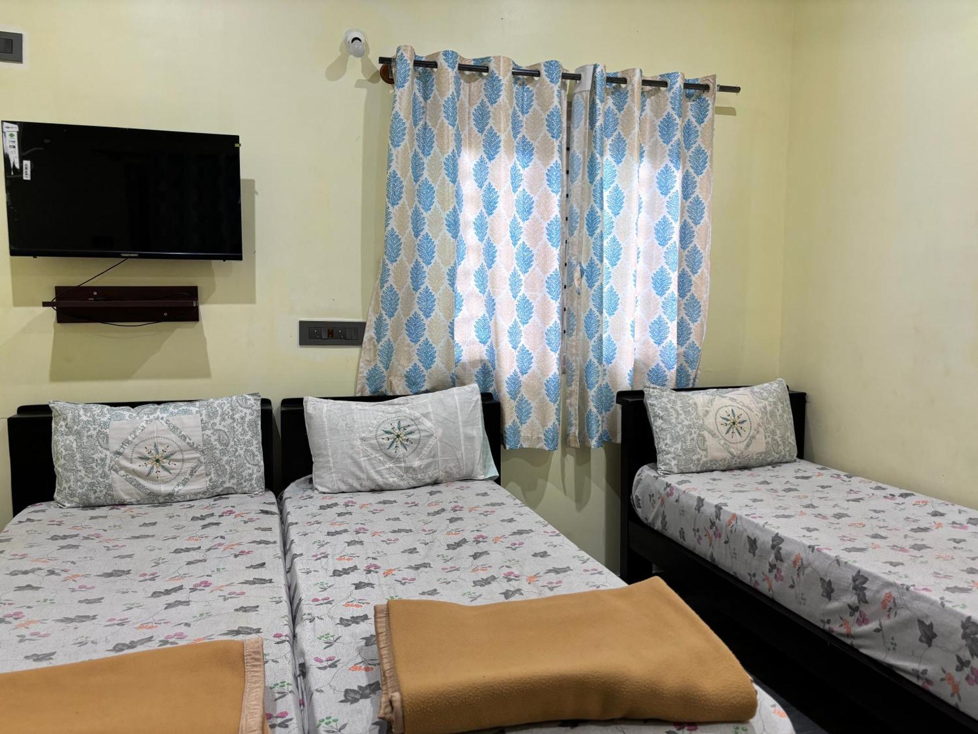 Sri Siri Lodge And Hotel Chikmagalūr Екстериор снимка