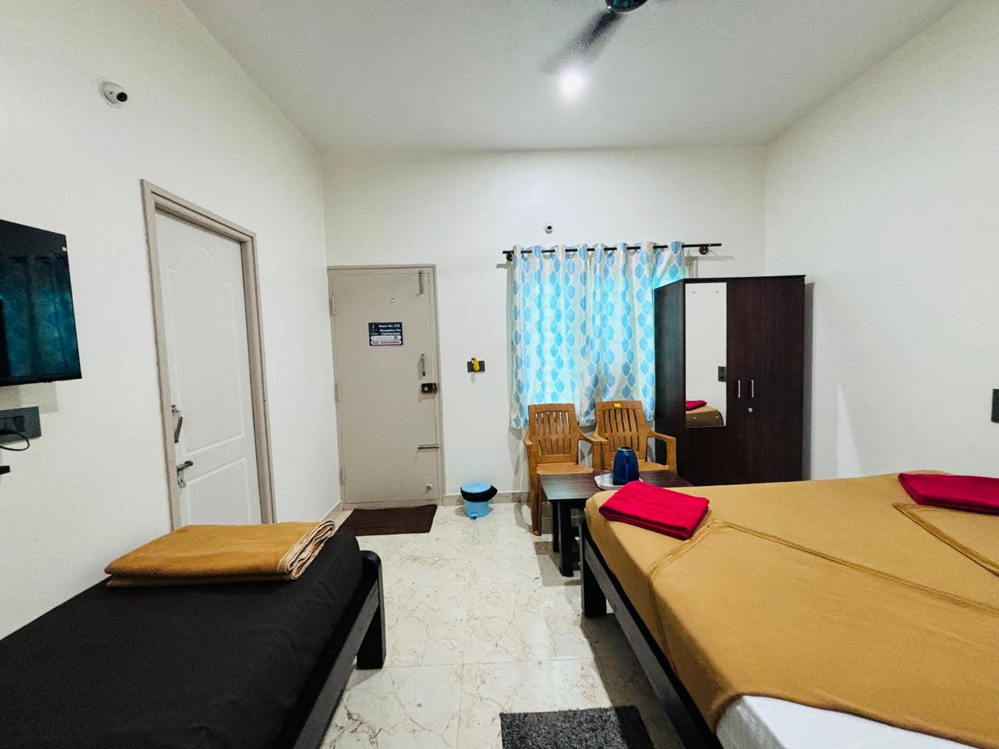 Sri Siri Lodge And Hotel Chikmagalūr Екстериор снимка
