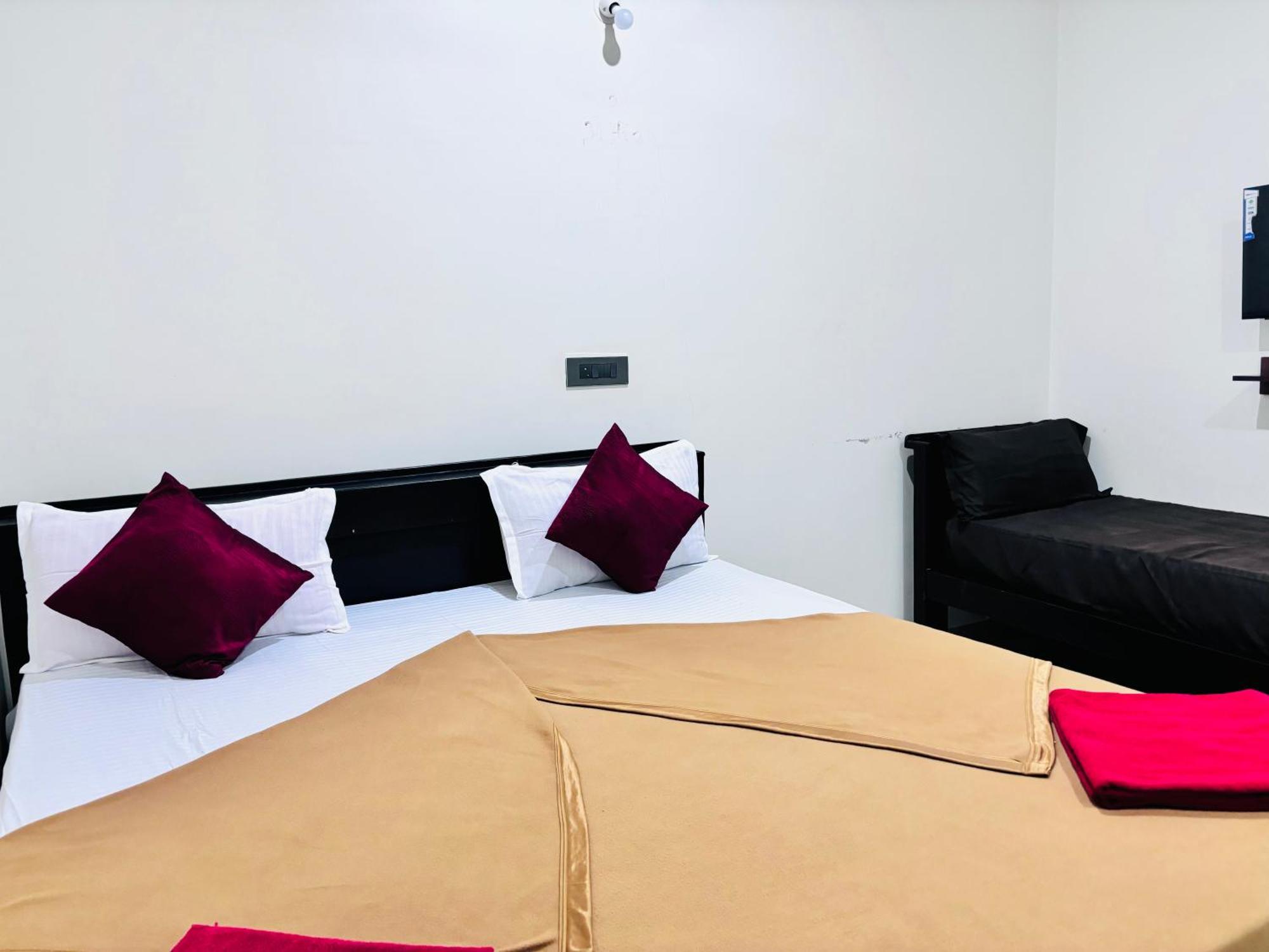 Sri Siri Lodge And Hotel Chikmagalūr Екстериор снимка