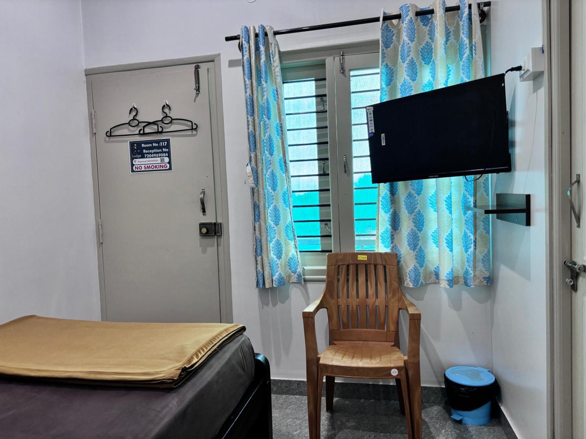 Sri Siri Lodge And Hotel Chikmagalūr Екстериор снимка